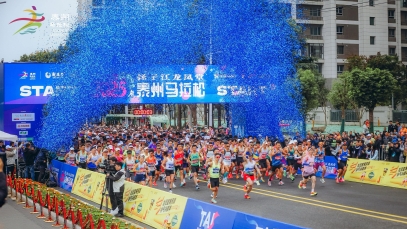 健康賦能每一步，揚子江龍鳳堂2025泰州馬拉松賽鳴槍開跑